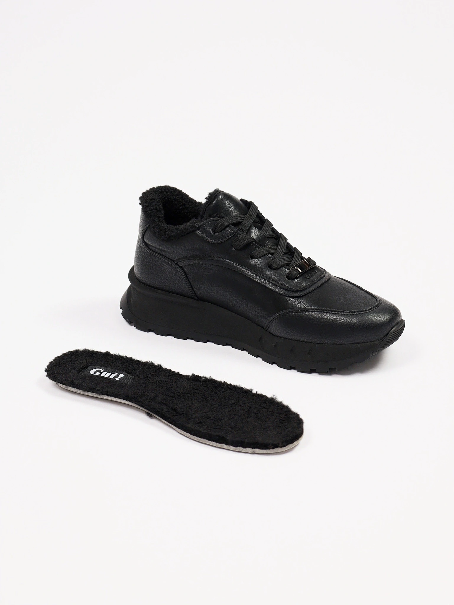 Кроссовки утепленные черного цвета на средней подошве